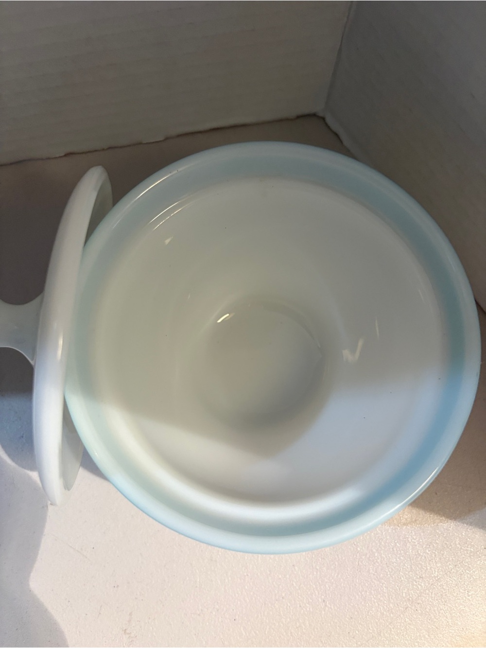 1950s Pyrex sugar bowl milk glass with turquoise trim - Picture 5 of 8